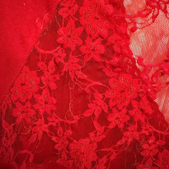 Torrid Twisted Tees Red Ruched 3/4 Sleeve Backless Lace Blouse - Picture 4 of 7